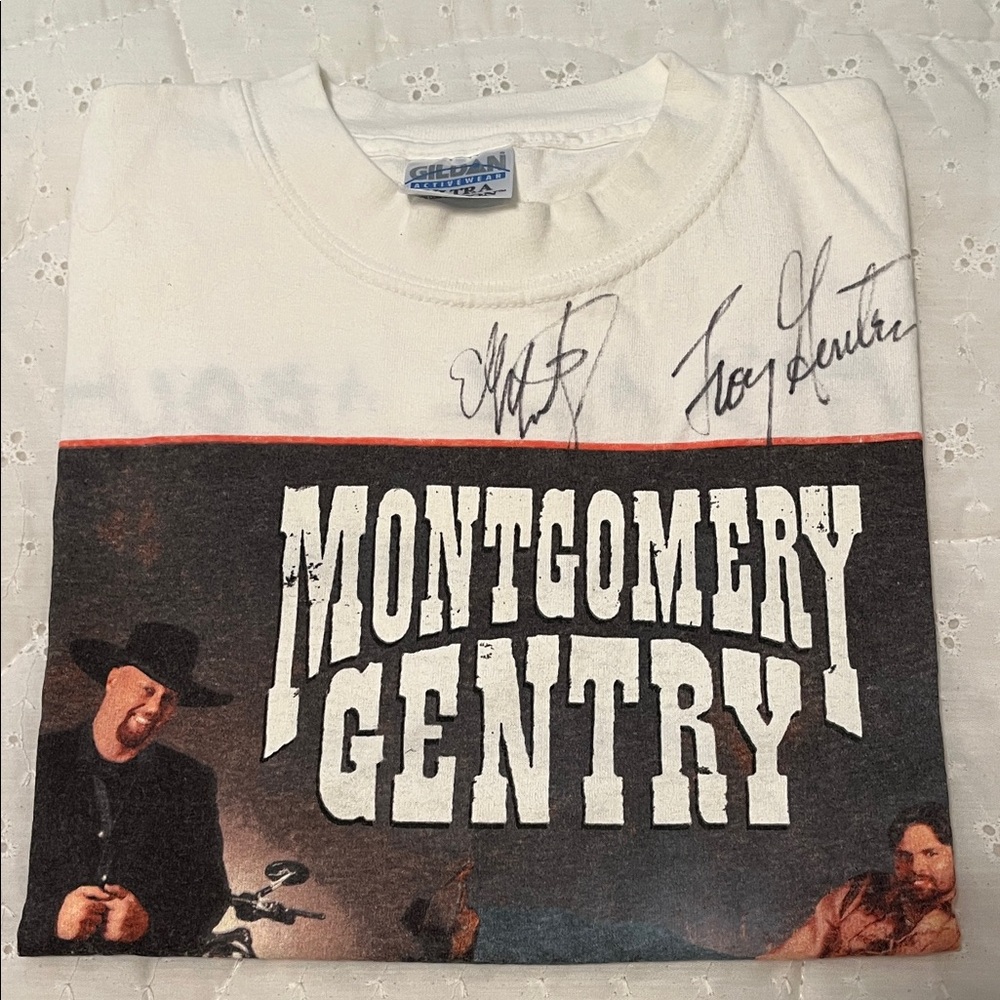Autographed Gildan White Montgomery Gentry Autographed T-Shirt